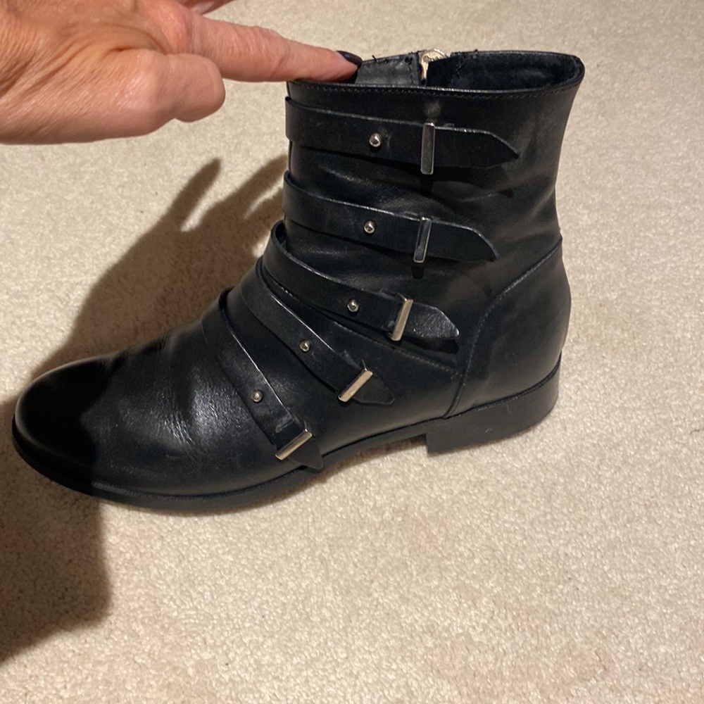 Short black leather Italian booties with silver detail. Size 39. Worn once.